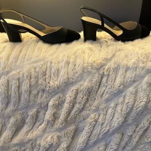 NWOT Cap Toe Slingback Heel in Black